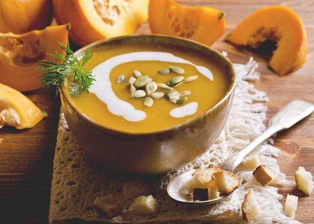 Bei einem akuten Verlauf einer Gastritis sollten cremige Suppen gegessen werden. 